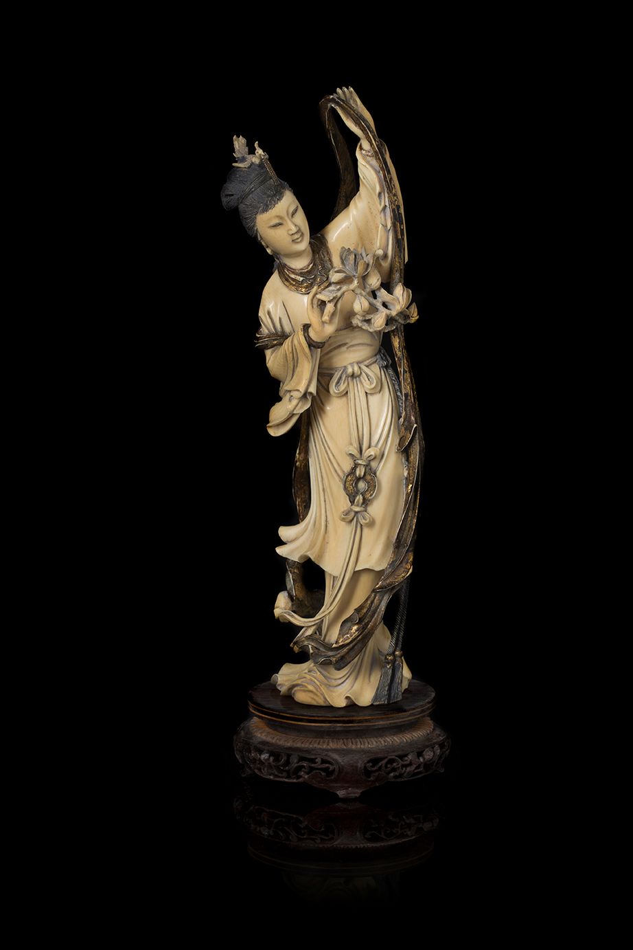 CHINE DÉBUT DU XXe SIÈCLE ~ Statuette
En ivoire sculpté rehaussé de laque polych&hellip;