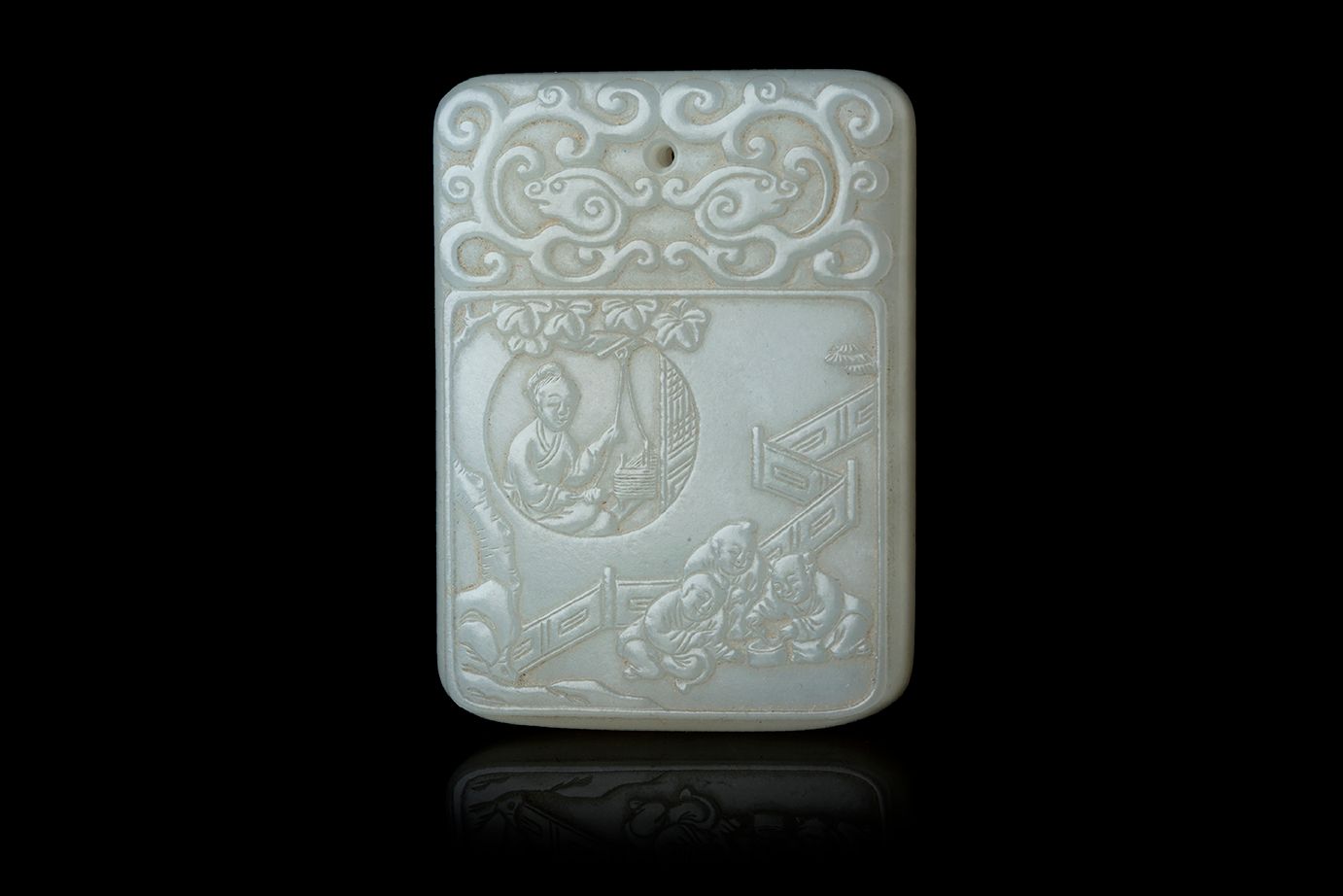 CHINE DYNASTIE QING, XIXe SIÈCLE Pendant plate
In carved white jade, decorated w&hellip;