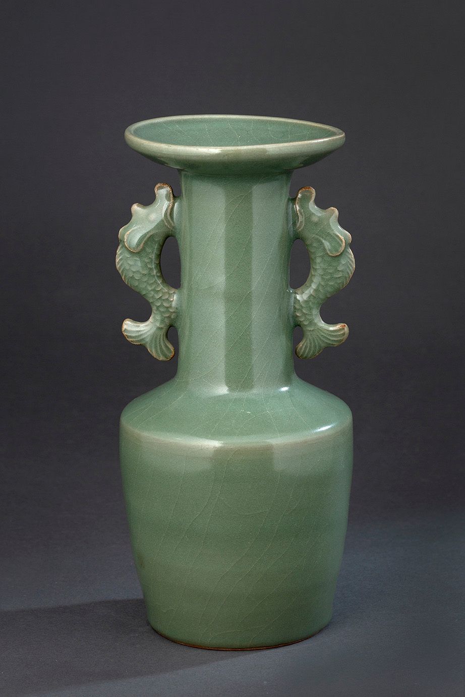CHINE, FOURS DE LONGQUAN XIIIe SIÈCLE = 中国，龙泉窑 13世纪 
青瓷木槌形花瓶