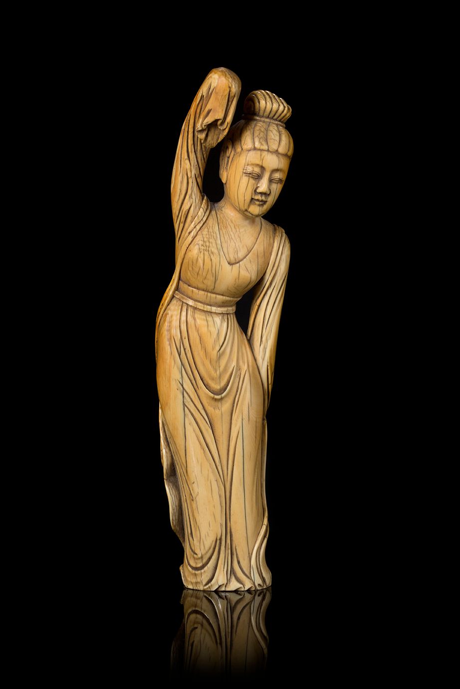 CHINE DYNASTIE QING, XIXe SIÈCLE ~ Statuetta
Figura in avorio scolpito di una da&hellip;