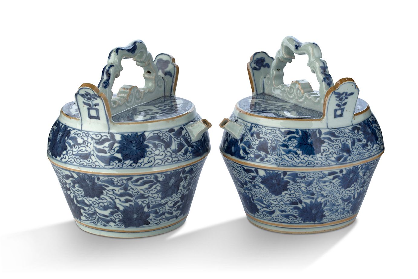 CHINE DYNASTIE QING, ÉPOQUE KANGXI (1661-1722) Pair of pourers
In the form of a &hellip;