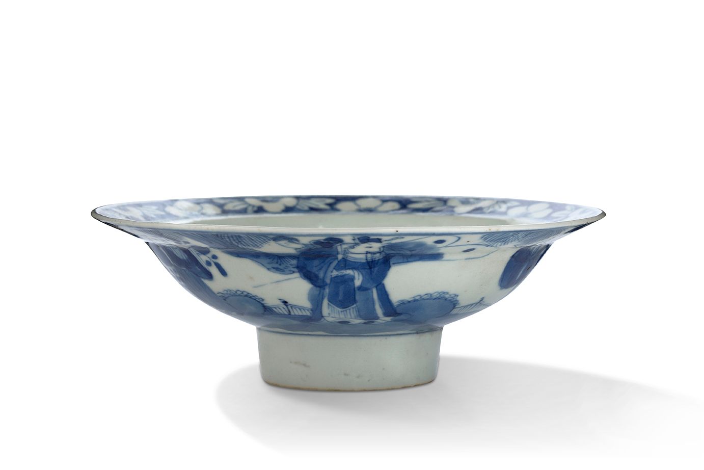 CHINE DYNASTIE QING, ÉPOQUE KANGXI (1661-1722) Flared bowl
In blue-white porcela&hellip;