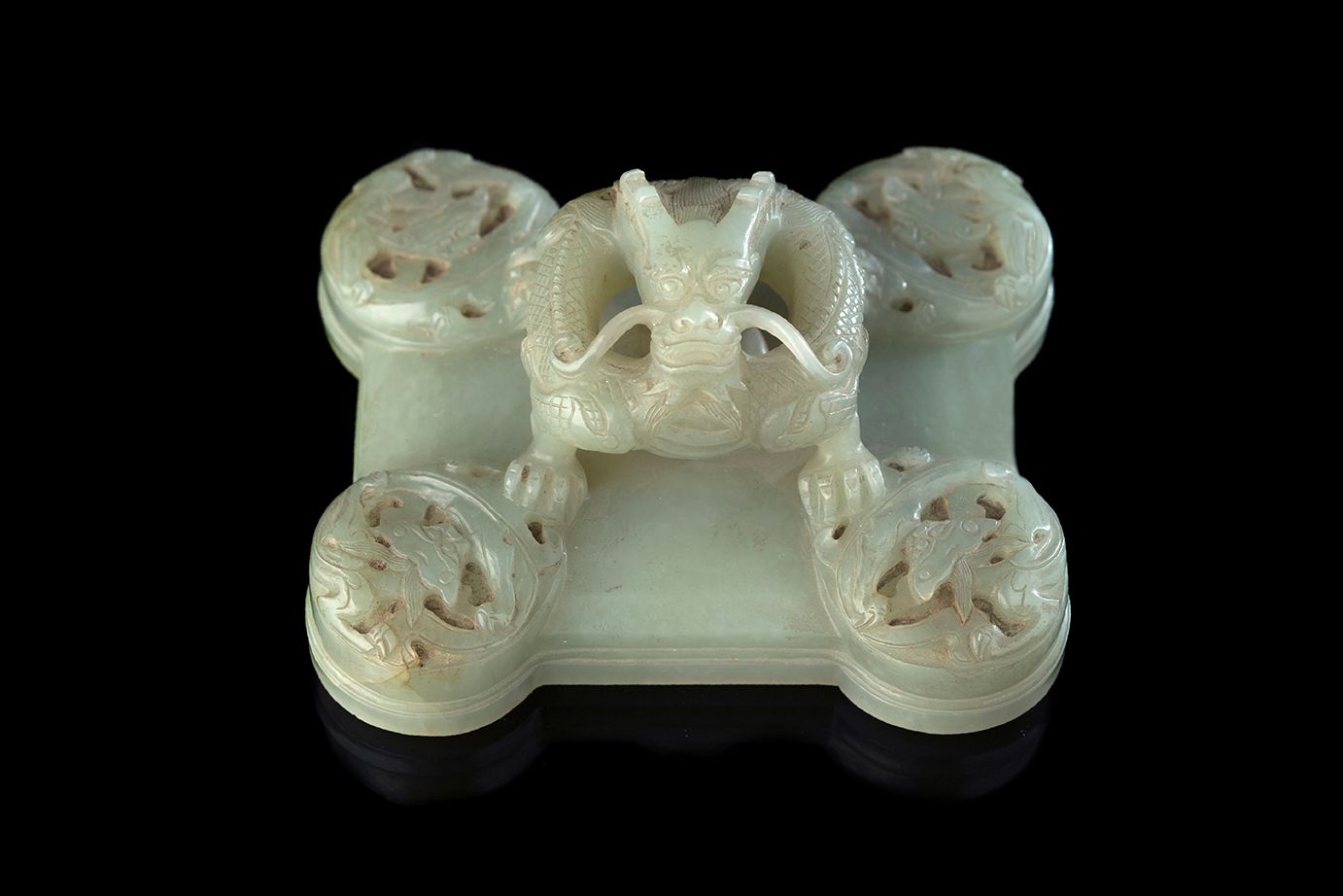 CHINE DYNASTIE QING, XVIIIe-XIXe SIÈCLE Rare tulu incense burner cover
In celado&hellip;