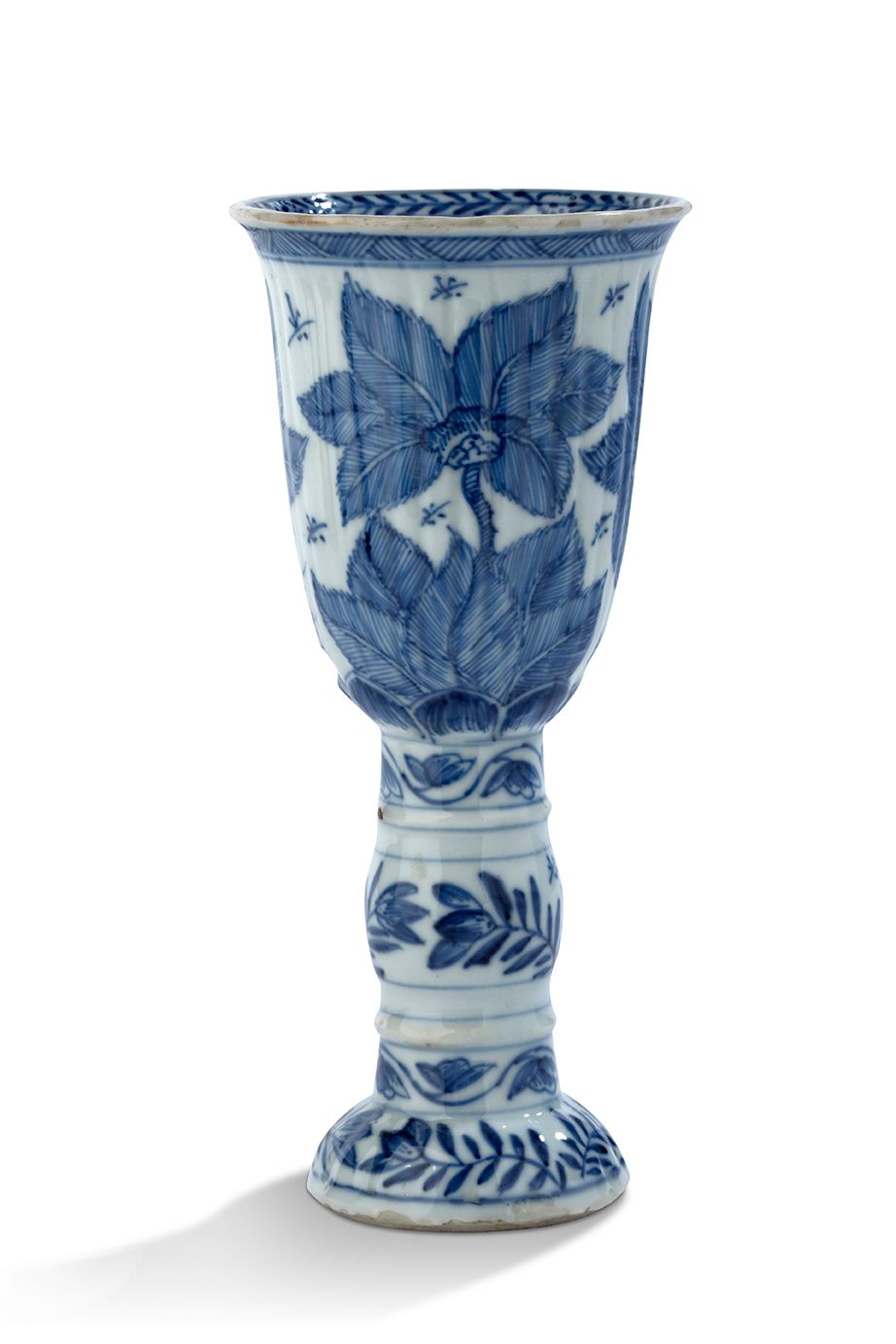 CHINE DYNASTIE QING, ÉPOQUE KANGXI (1661-1722) 中国清代，康熙时期（1661-1722年），青花瓷制高脚杯