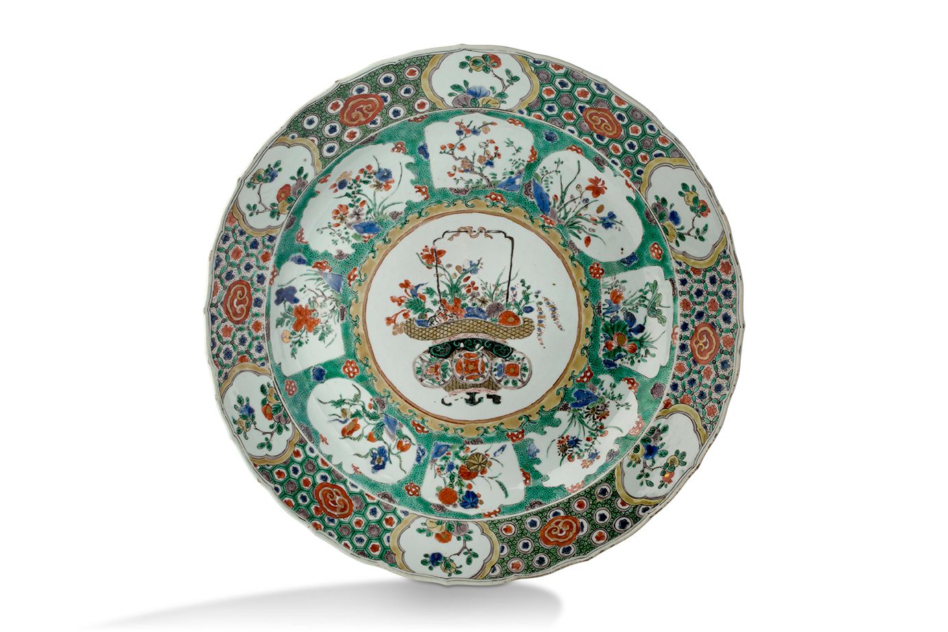 CHINE DYNASTIE QING, PÉRIODE KANGXI (1661-1722) Paire de plats circulaires
En po&hellip;