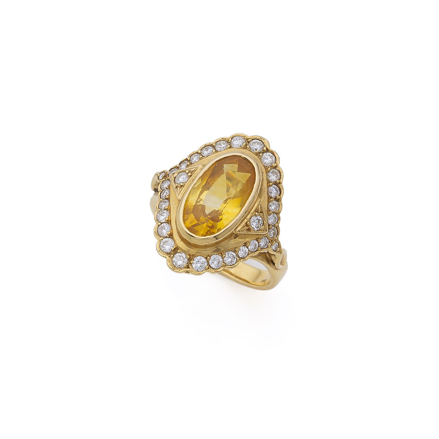 Bague "Saphir" Bague "Saphir"
Saphir jaune ovale et diamants taille brillant
Or &hellip;