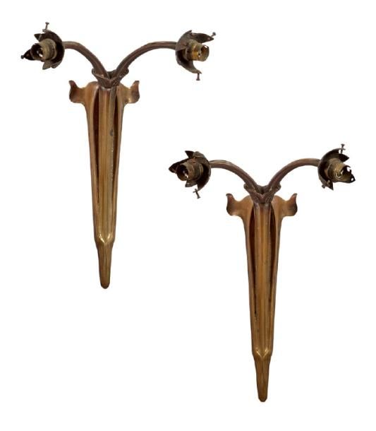 Louis MAJORELLE (1859-1926) 
Importante paire d'appliques en bronze doré à deux &hellip;