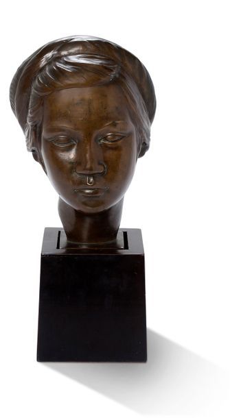 NGUYEN NAM-THAI (XXE SIÈCLE) Jeune fille vietnamienne
Bronze, signé au dos sur l&hellip;