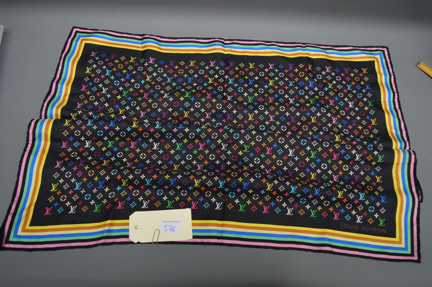 Pañuelo de seda Louis Vuitton; 68x68cm