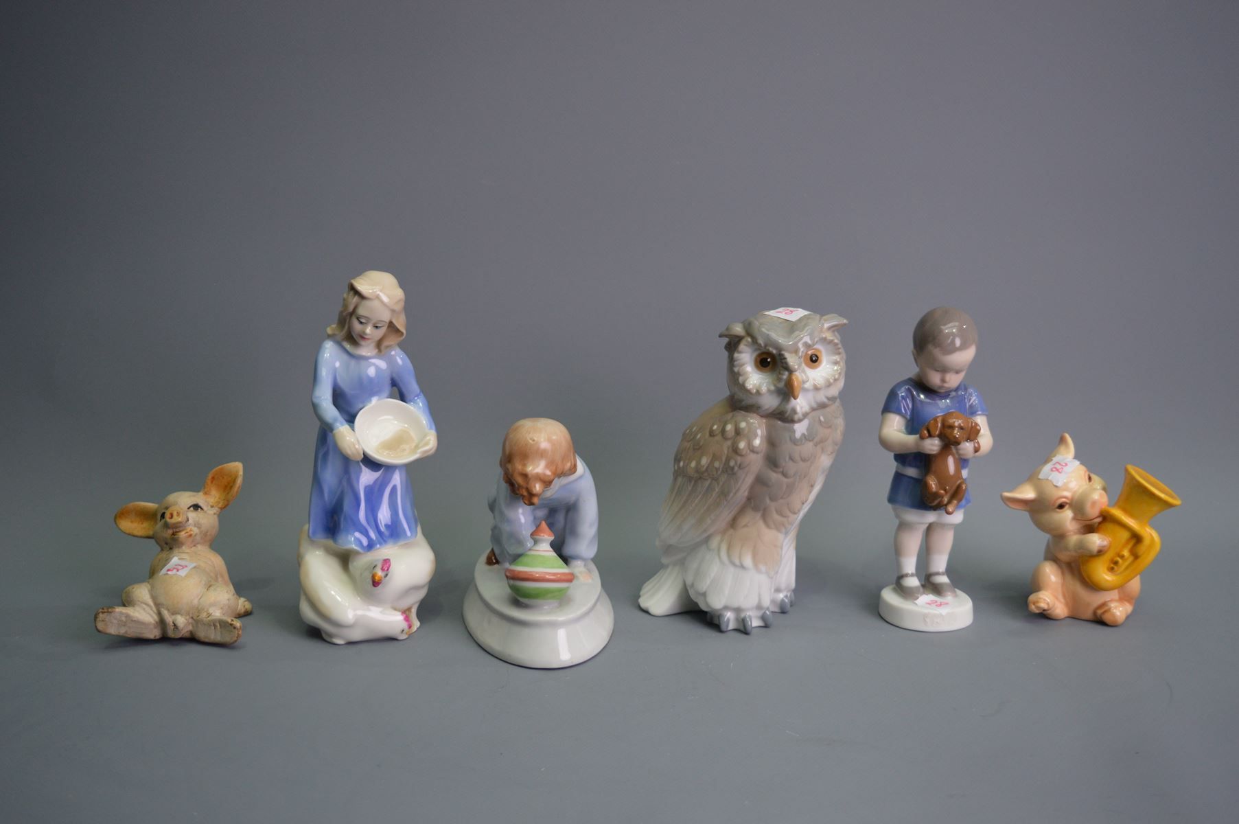 Null 6 Figuras de porcelana y animales diversos, Ht: 10-20cm