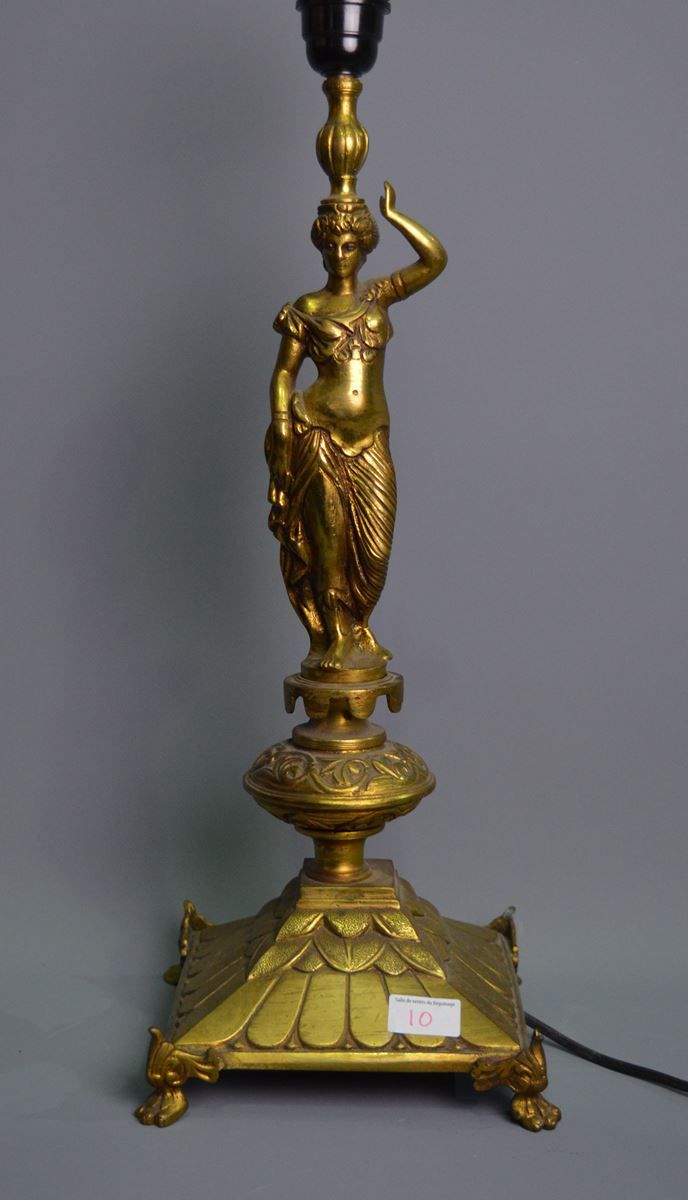 Null Foot of lamp in bronze, caryatid, Ht: 55cm