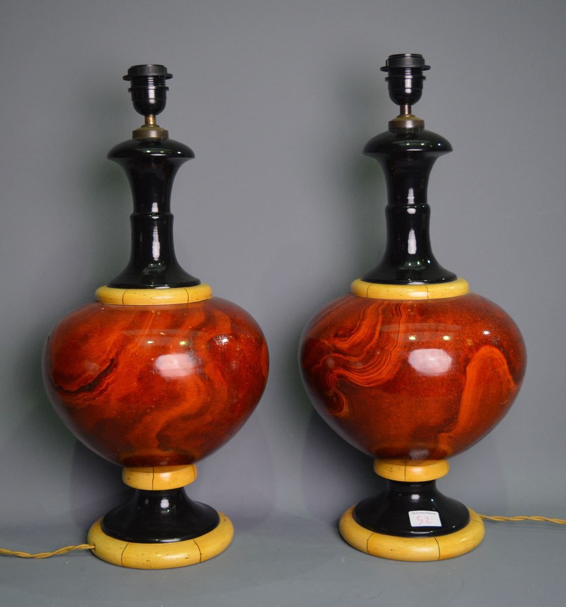 Null Pair of ceramic lamps, signed under the base: Jean Roger, Paris made in Fra&hellip;