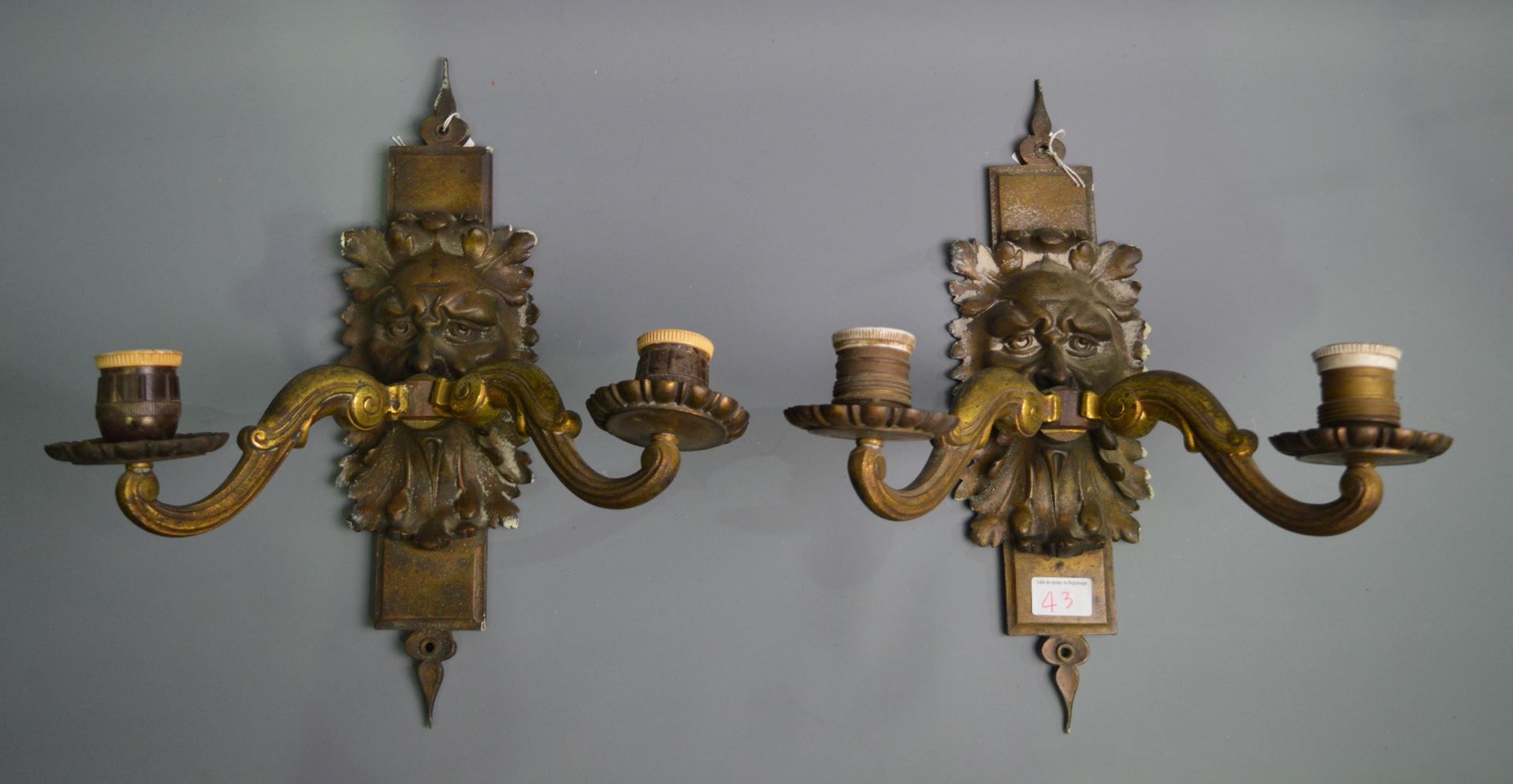 Null Pair of sconces in patinated bronze with head of Satyr, h: 39cm
