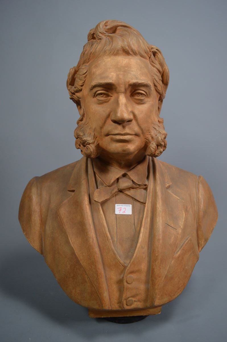 Null Bust of a notable in terra cotta, h: 62cm
