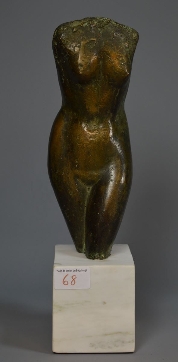 Null Sculpture de femme en bronze sur pied en marbre, signé P.Brun 2/25, hauteur&hellip;