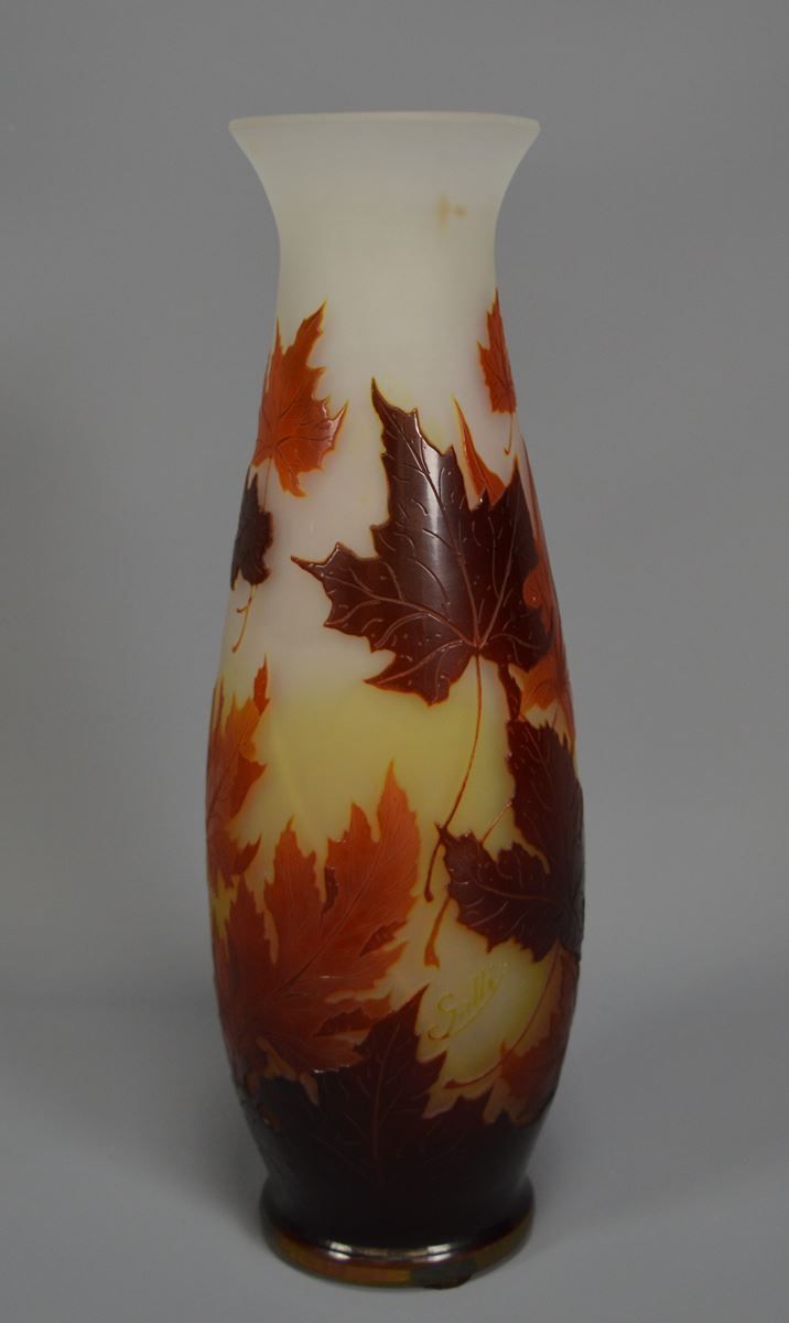 Null 玻璃浆花瓶，签名为Gallé。高度：33厘米