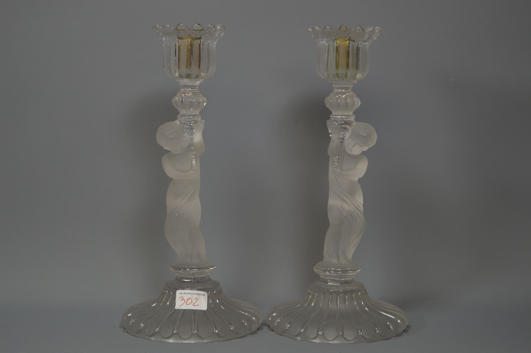 Null 
Paire de chandeliers BACCARAT en cristal moulé - Signés sous la base - Pet&hellip;