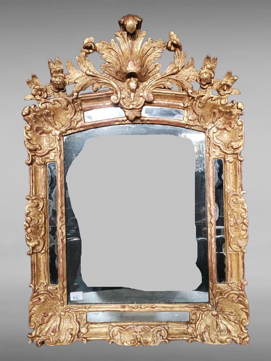 Null Miroir à parecloses 18ème en bois sculpté doré
87 x 60 cm
