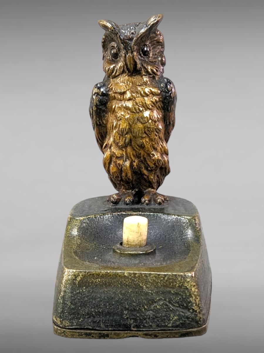 Null 多色的维也纳青铜器-桌铃猫头鹰-高7,5 x 6x3厘米-1900年
