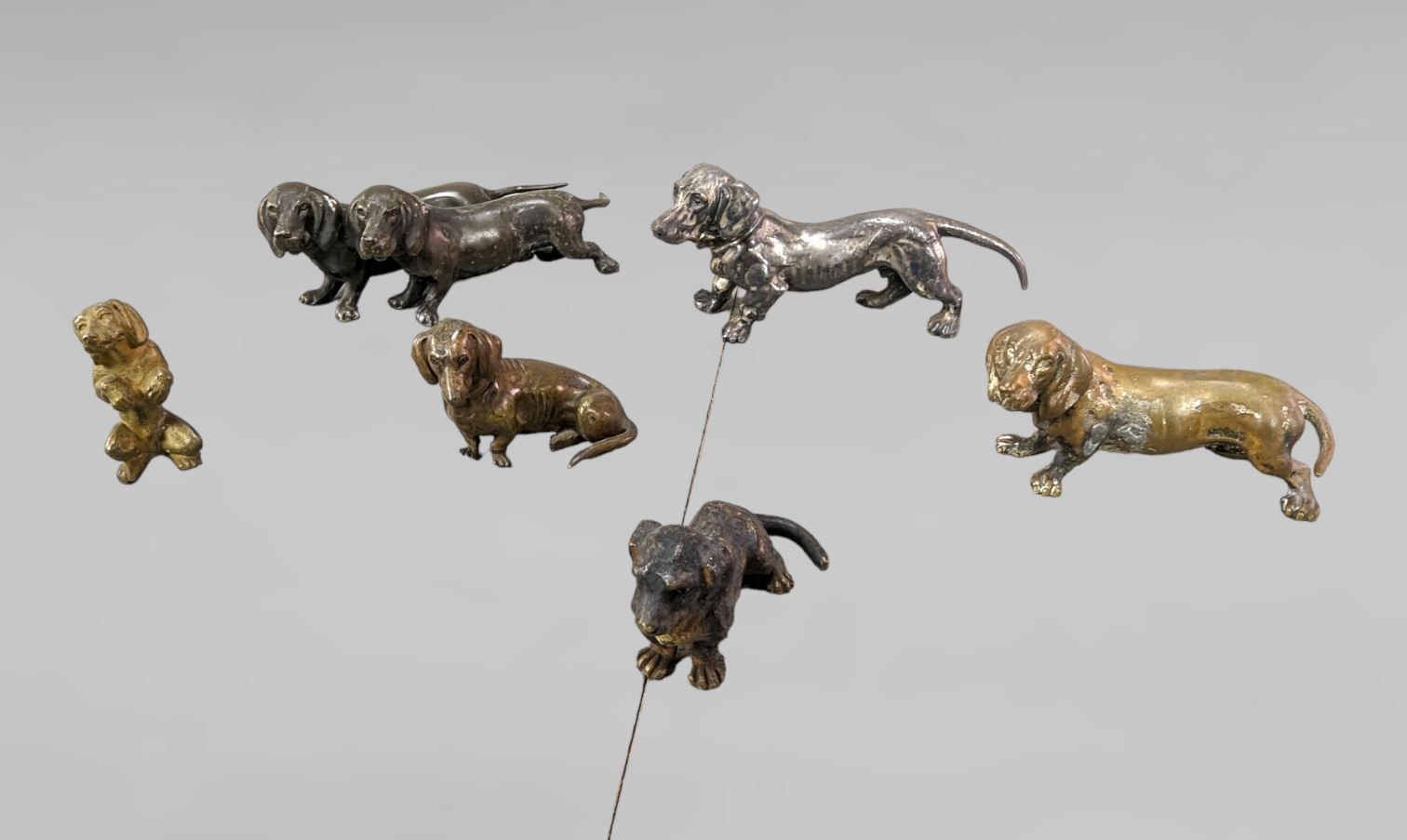 Null Lot de 6 chiens en bronze de Vienne 1900 et varia - de 10x4 à 4x4 cm
