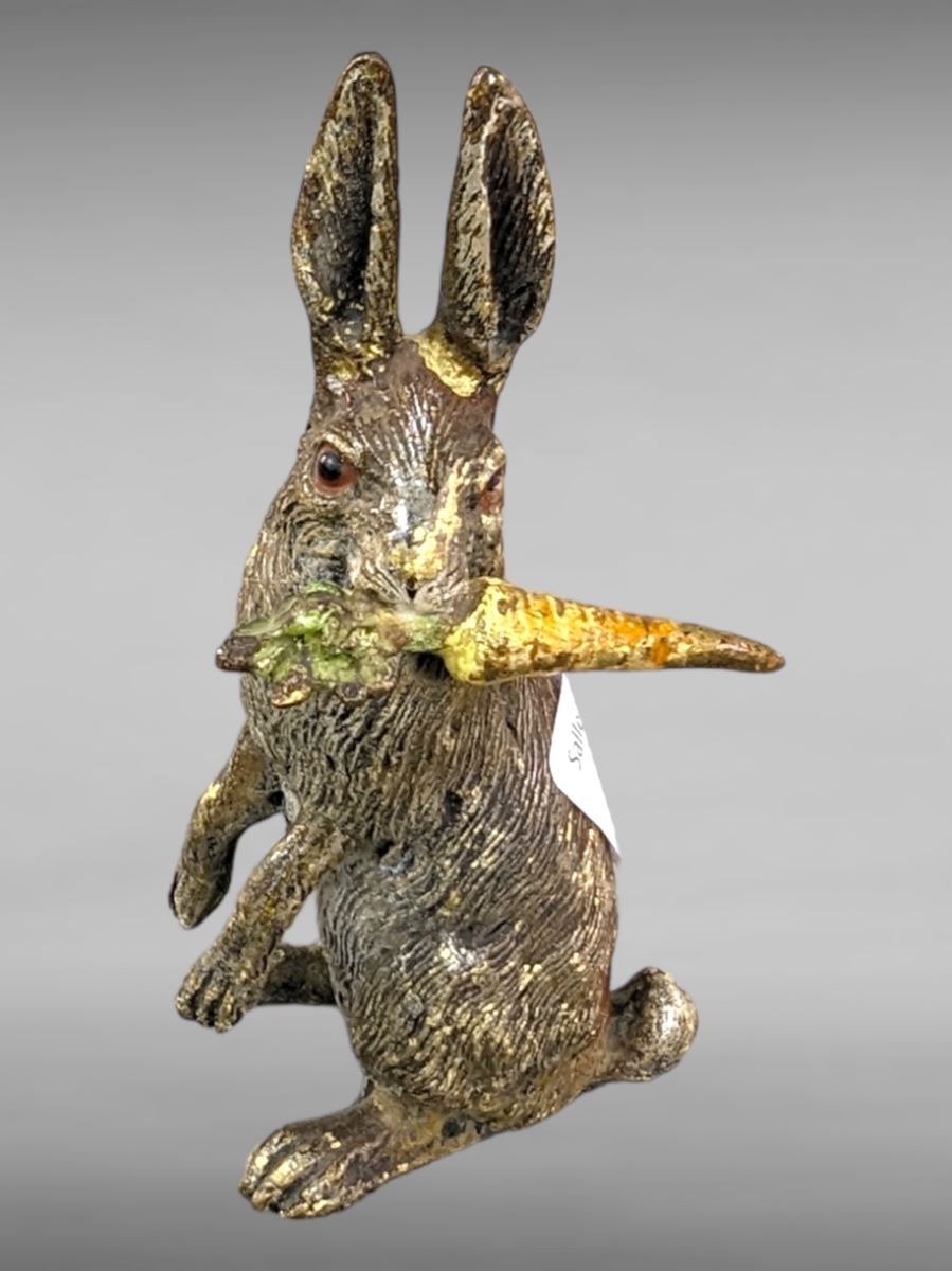 Null Bronce policromado de Viena - Conejo con zanahoria - 9cm - 1900