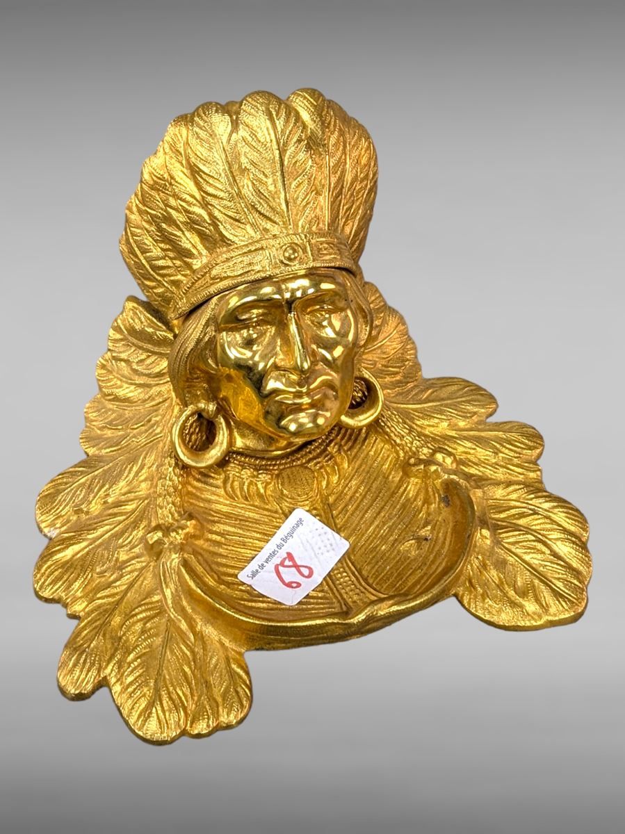 Null Encrier tête d'indien en bronze doré vers 1920 - H10 x 17x14 cm