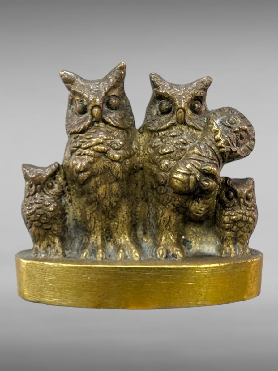 Null 约1920年的青铜猫头鹰家族 - 7x6.5厘米