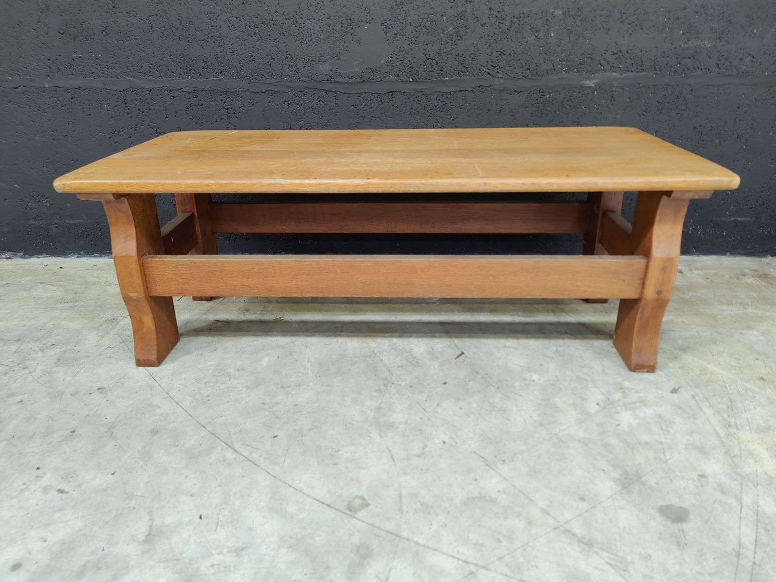 Null Oak coffee table. 126x59 cm. Height 45 cm