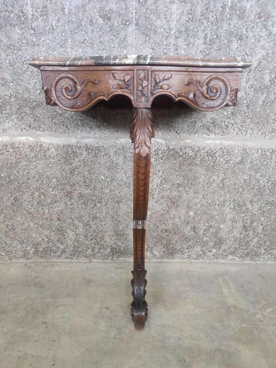Null Petite console en bois sculpté de style Louis XV surmontée de sa tablette e&hellip;