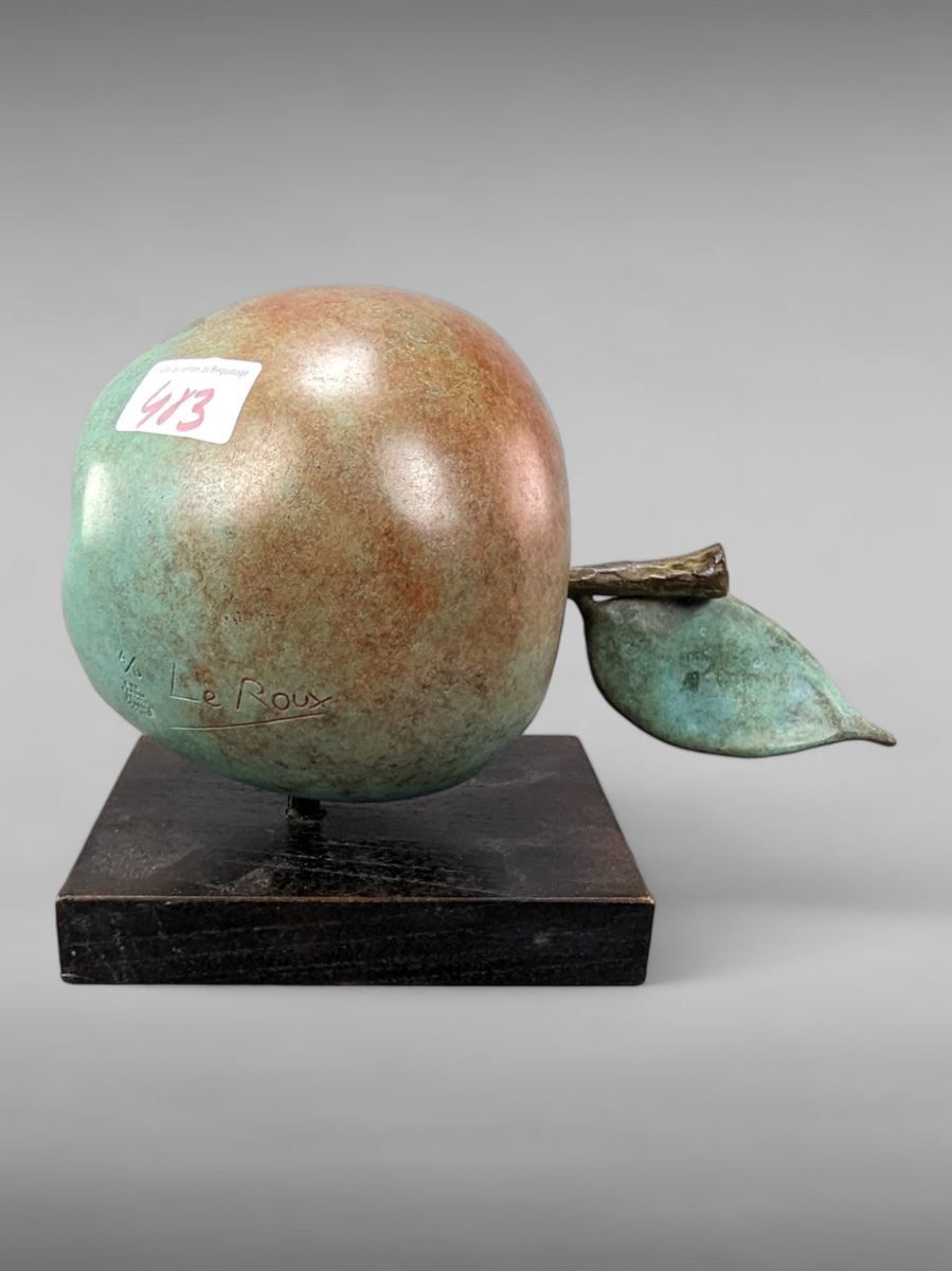 Null Pomme en bronze signée Le Roux - 4/8 cire perdue 2002 - 22 x H 14 cm