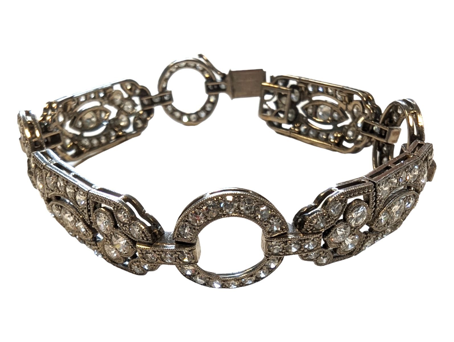 Null Bracelet Art Déco ajouré à mailons hexagonaux et ronds pavés de petits bril&hellip;