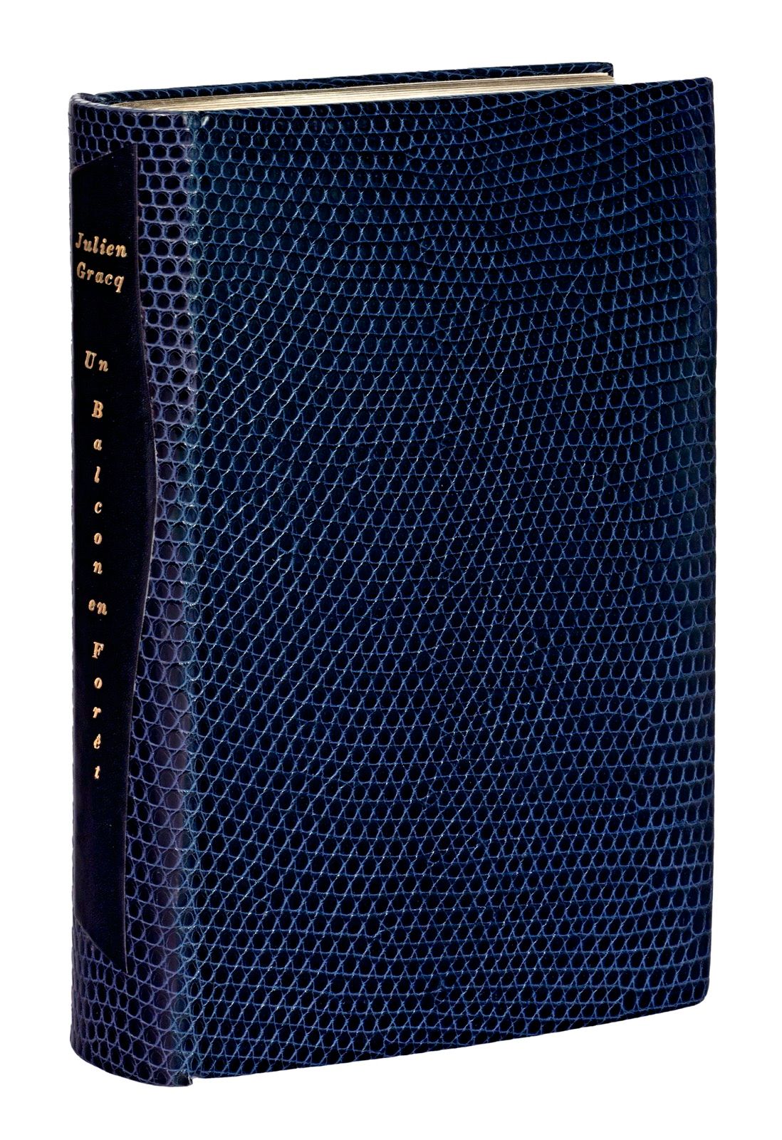 GRACQ (Julien). 森林中的一个阳台。巴黎，何塞-科尔蒂，1958年。12开本，午夜蓝色眼镜蛇，光滑的书脊上装饰着不规则形状的黑盒马赛克标题，灰色绒&hellip;