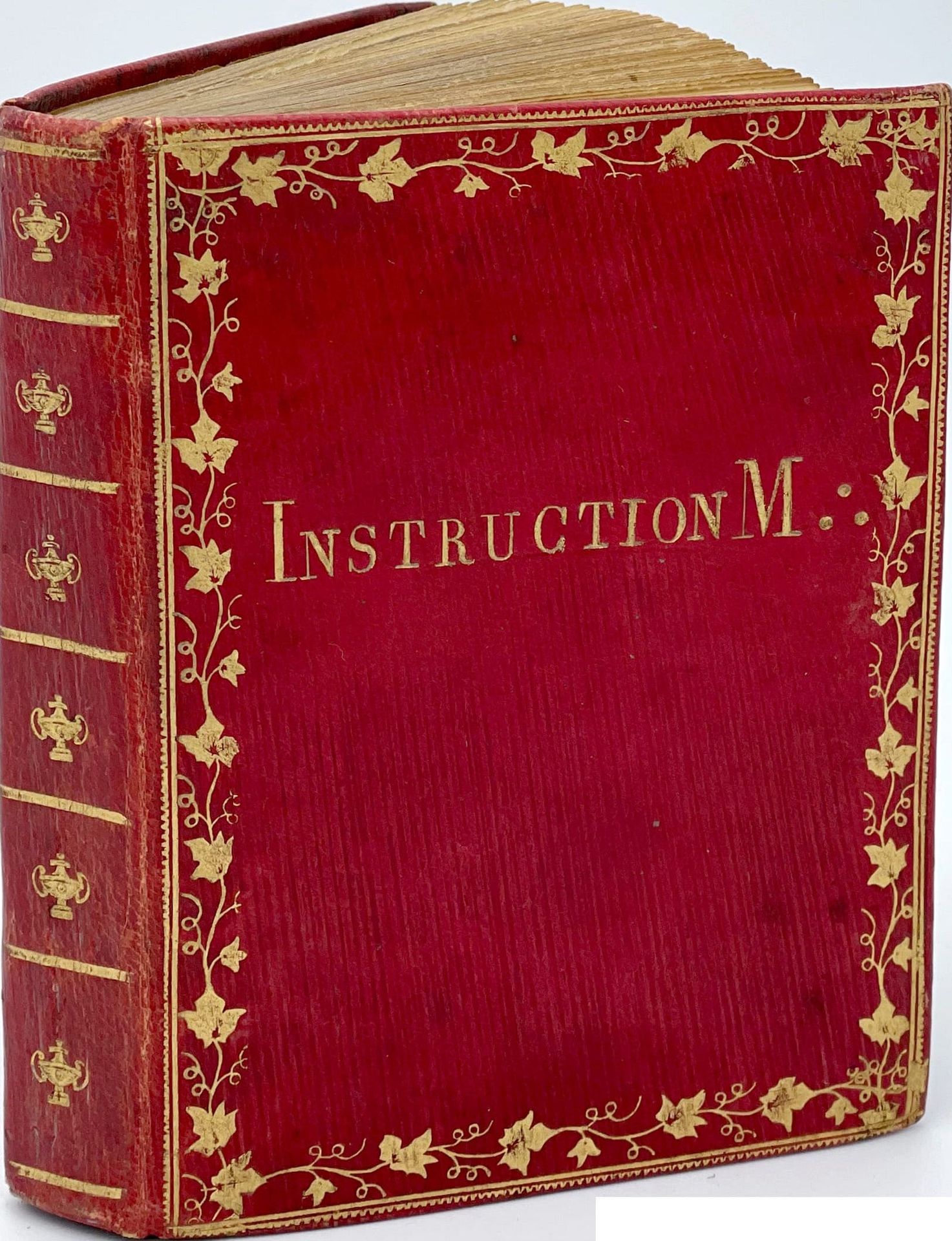 [FRANC-MAÇONNERIE]. F∴Thuileur的艺术。S.L.N.D.[19世纪初]。16开本229页，红色长纹摩洛哥，鎏金卷轴装帧，第一版中央有&hellip;