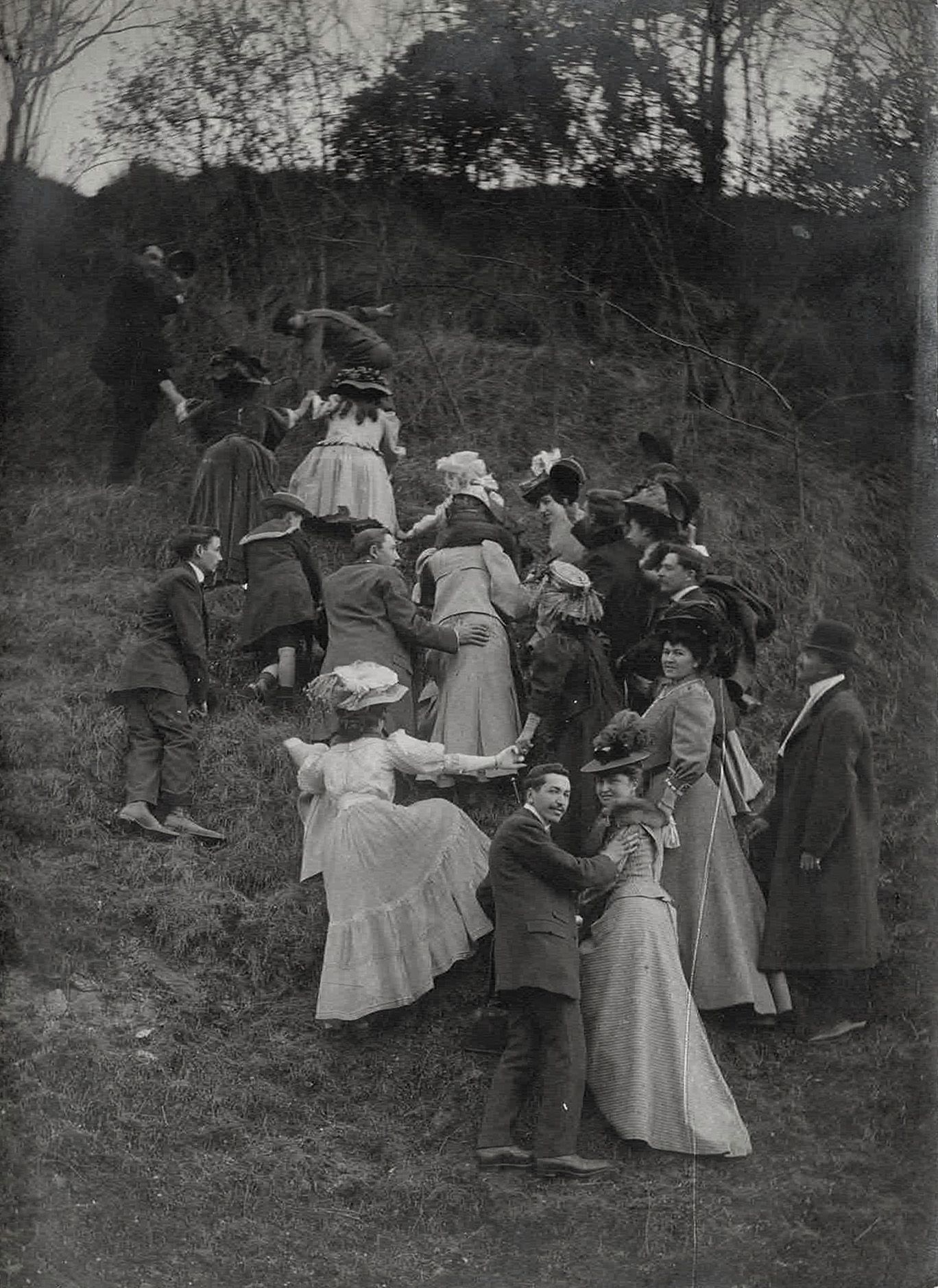 ANONYME 不含保留价-

"假日，女孩在雅克"，约1900年。

照片。2个时期的银版画，背面有注解。

16 x 11.5厘米