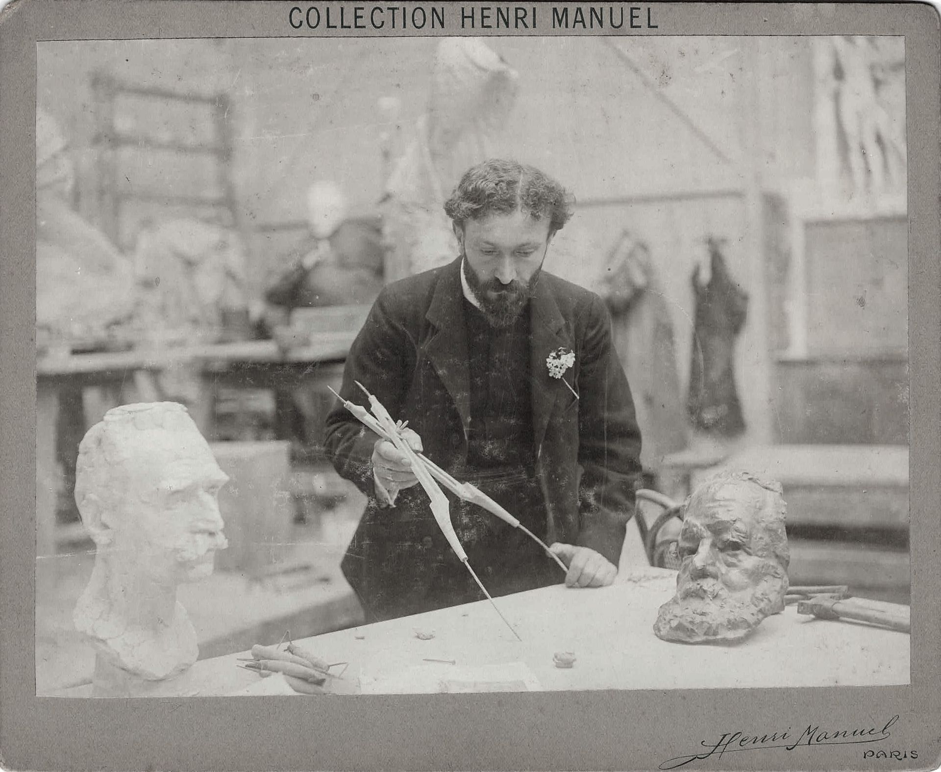 HENRI MANUEL (1874-1947) 不含保留价-

雕塑家，约1920年。

照片。镶嵌在纸板上的复古银版画，印有签名和 "Henri Manue&hellip;