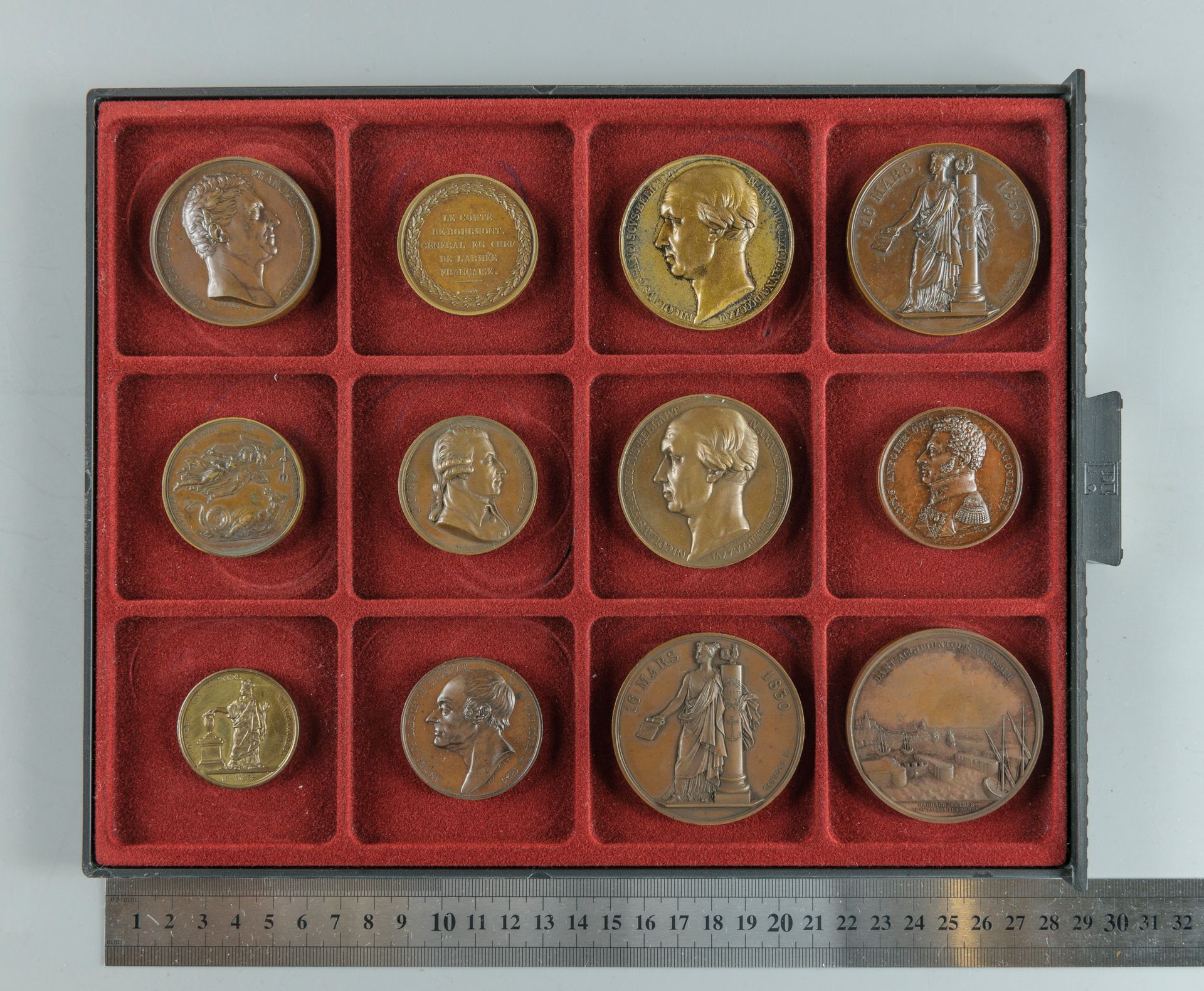 Null 复兴时期，波旁王朝，各种。12枚铜质奖章拍品