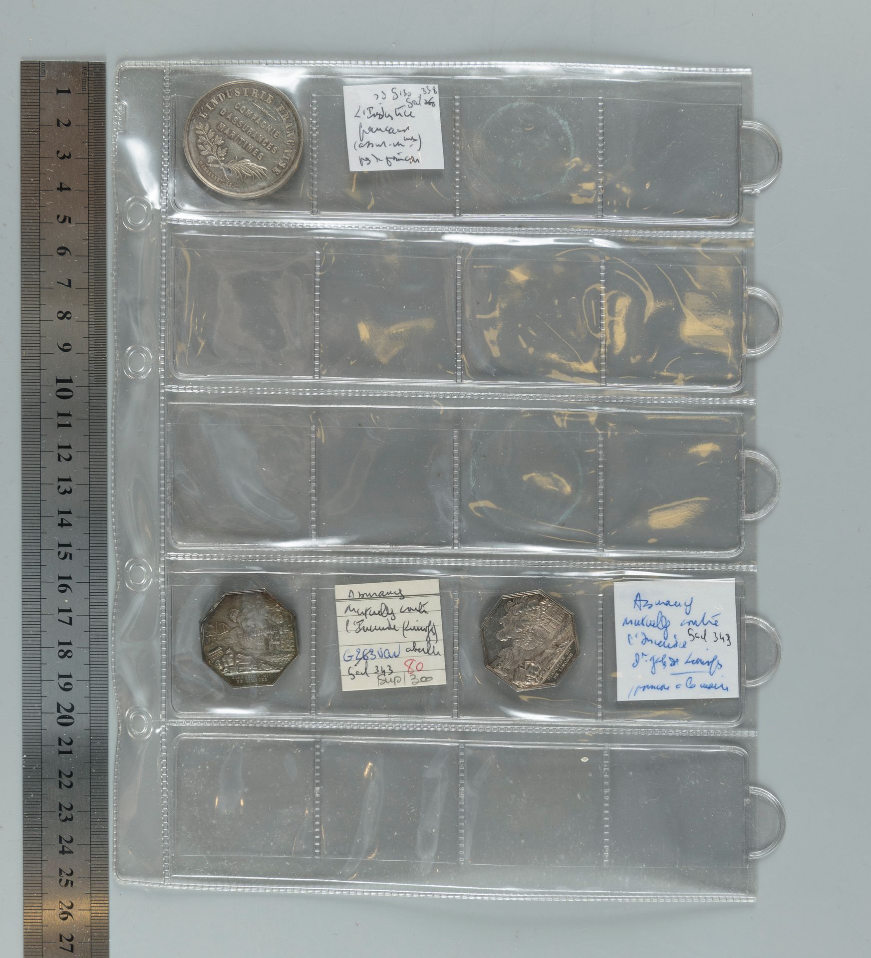 Null 保险（Gailhouste 336-430）。装有39枚银质代币的夹子