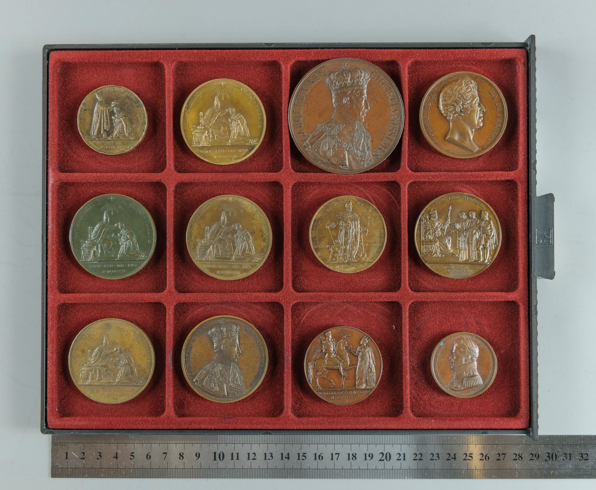Null Restauración, Carlos X. Lote de 12 medallas de bronce