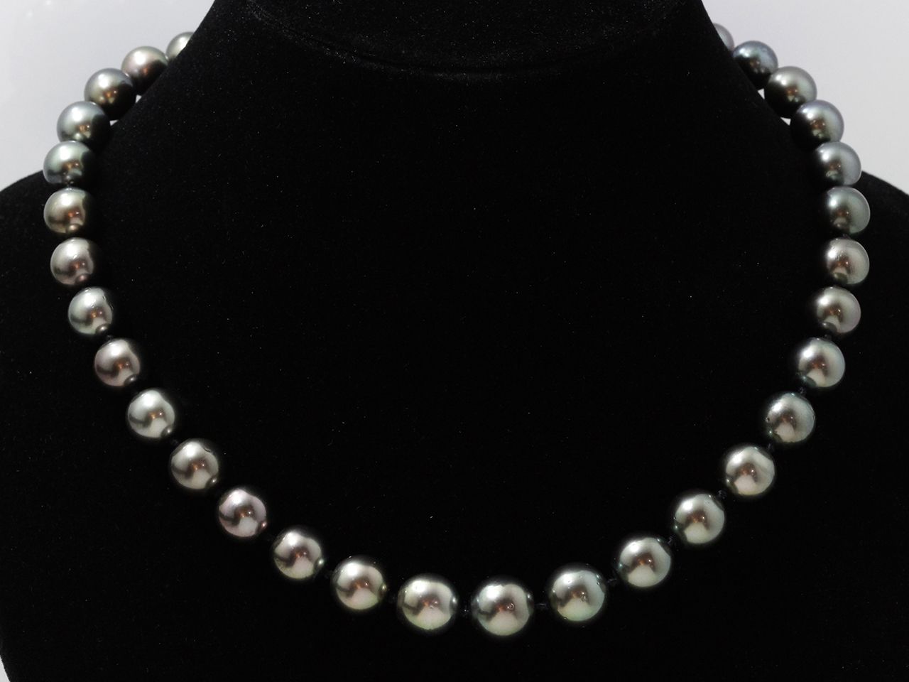 Null Beau collier composé d'une chute de 37 perles de culture grises de Tahiti d&hellip;