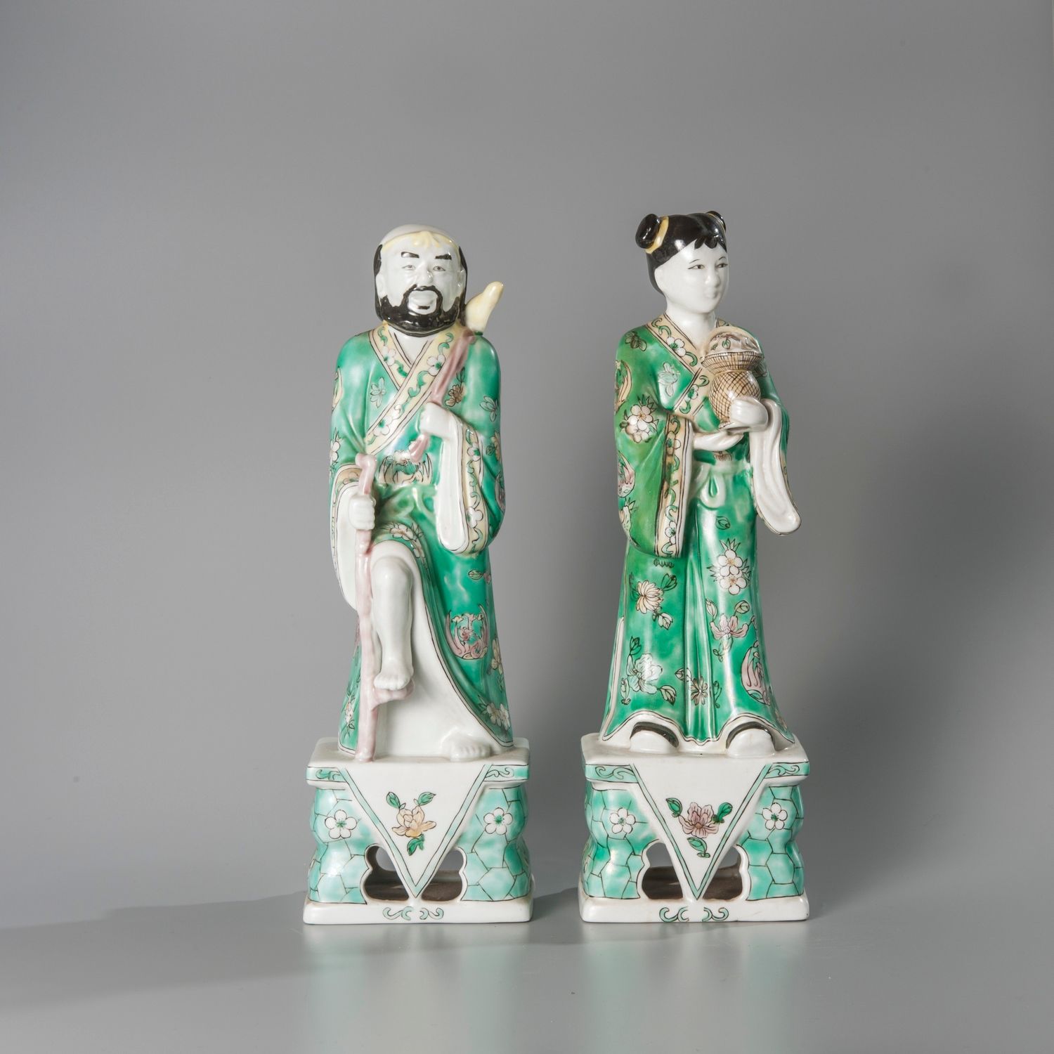 Null Paire de personnages en porcelaines, verts

(accidents)