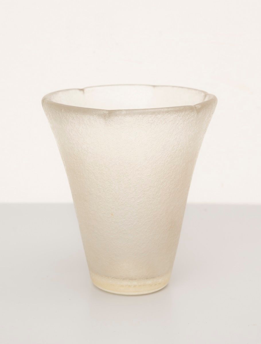 Null 酸蚀的玻璃花瓶。