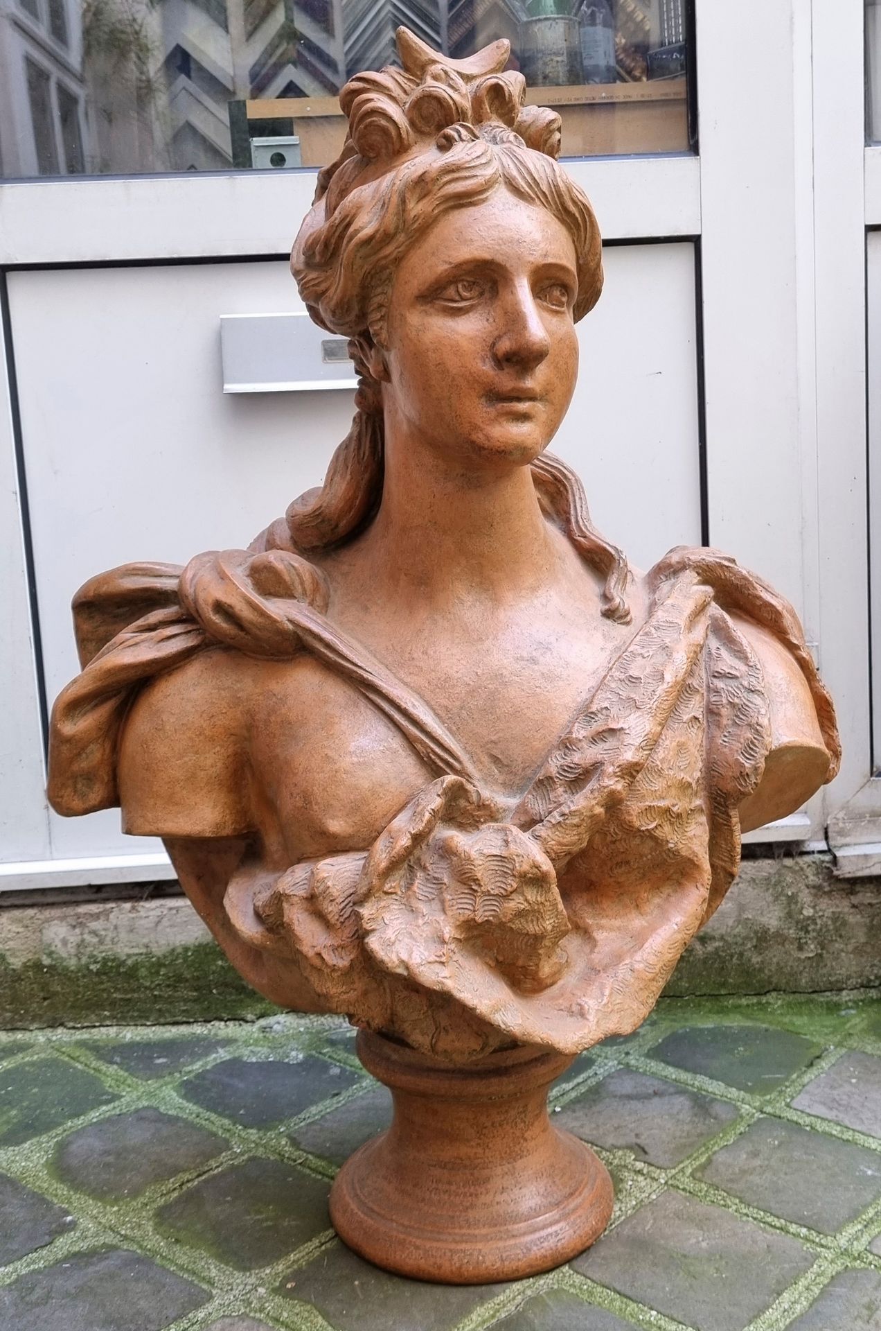 Null terracotta bust representing diane chasseresse