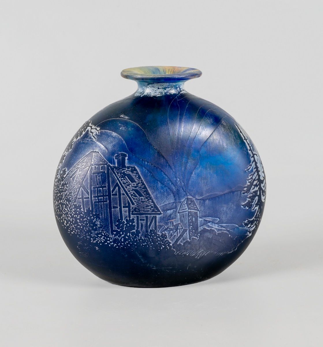 Null MULLER FRERES

Vase aus blauem und weißem Mehrschichtglas mit Dekor von Vog&hellip;