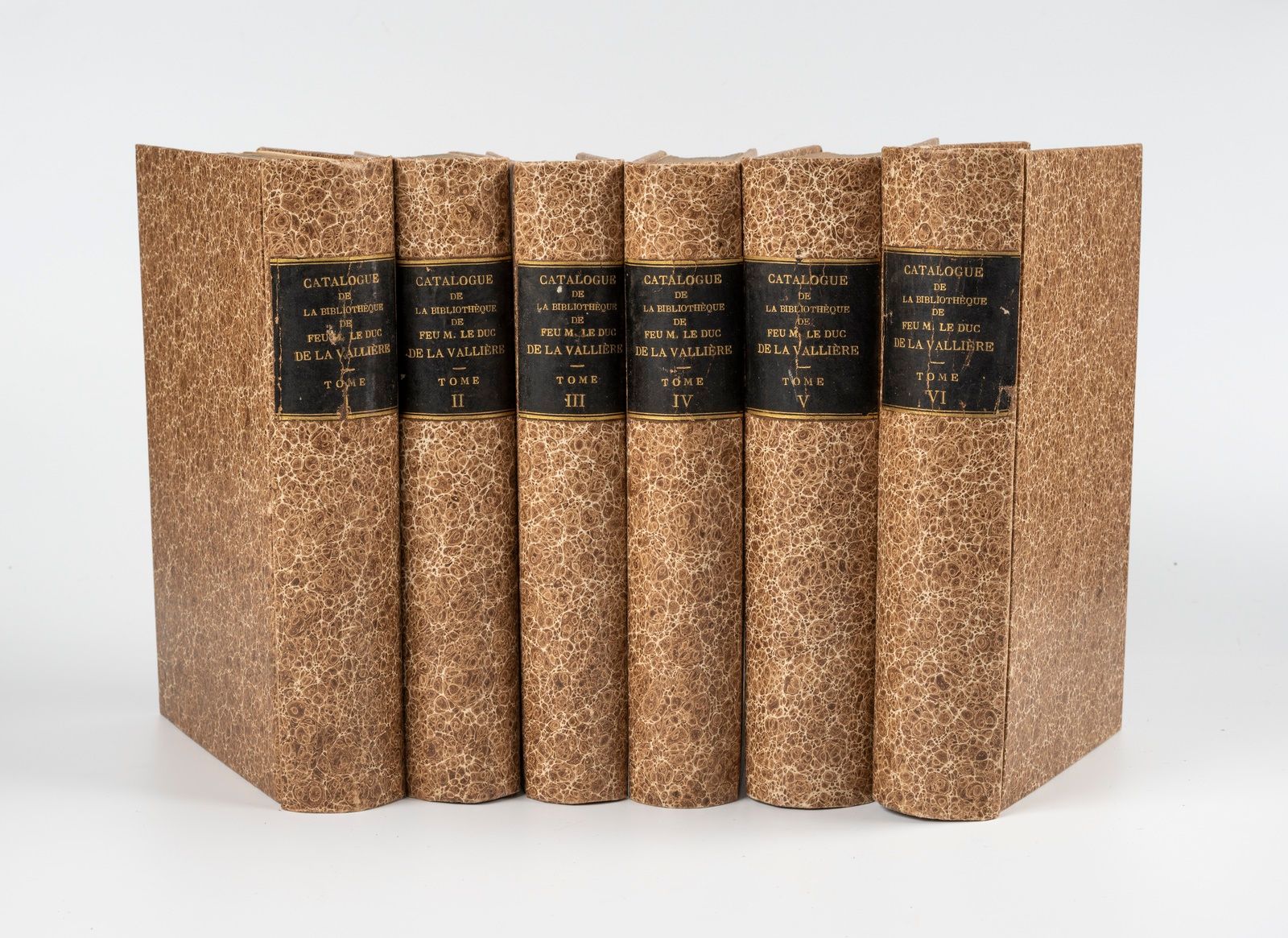 Null 图书馆。- 拉瓦利埃。已故拉-瓦利埃公爵图书馆书籍目录。第二部分。巴黎，尼翁，1784年。6卷，8开本，现代铜板。

 

第二部分由J.L. Nyo&hellip;