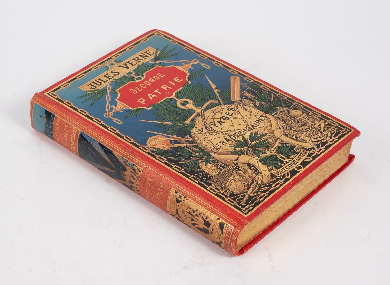Null VERNE（儒勒）。第二家。P.，Hetzel，（1900）。8开本，带世界地图的多色纸盒，书脊上有F型灯塔，P型第二版，镀金。



由Roux绘制&hellip;