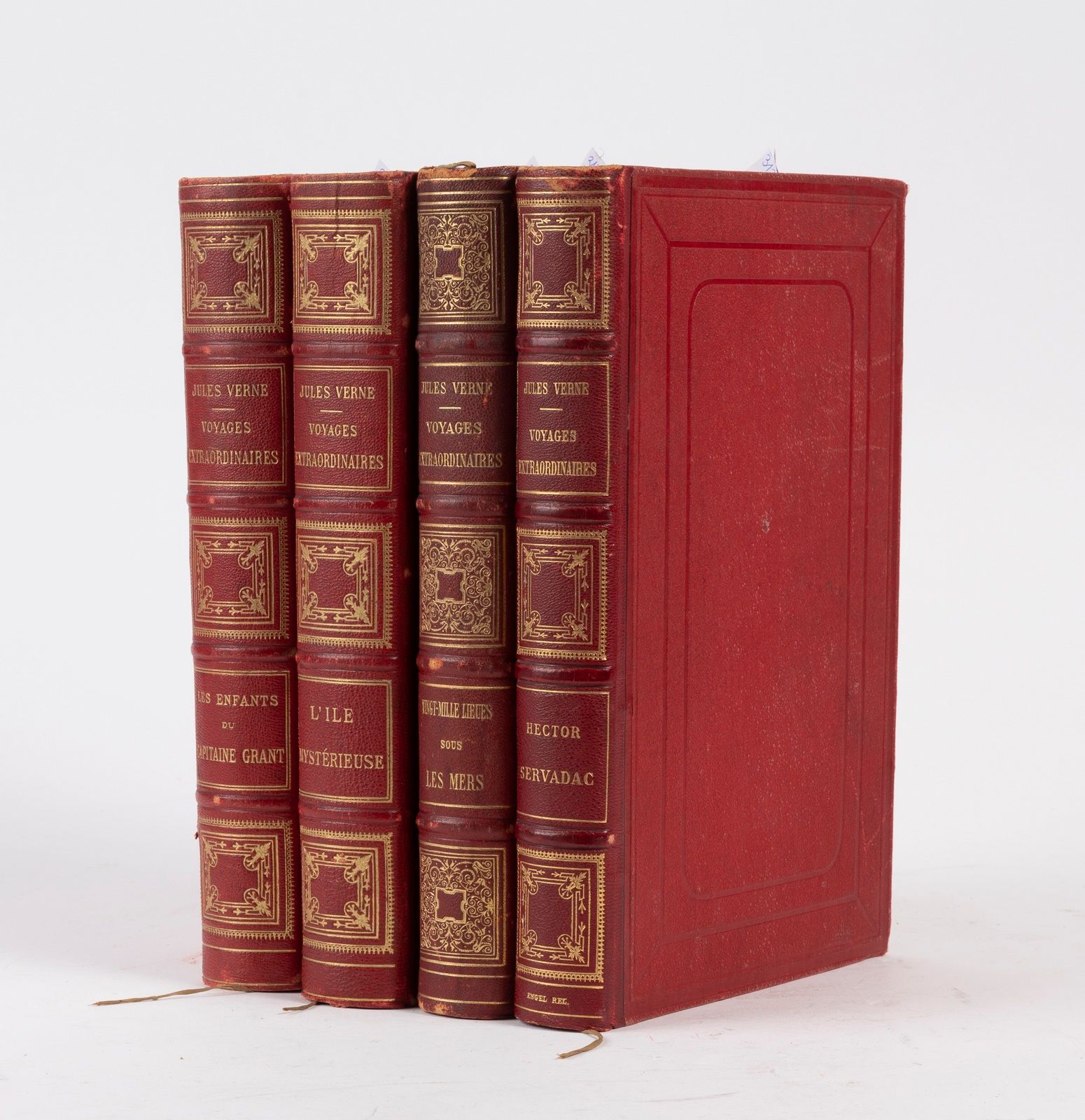 Null VERNE (Jules). P., Hetzel. 4 vol. In-8, demi-chagrin rouge, dos à nerfs orn&hellip;