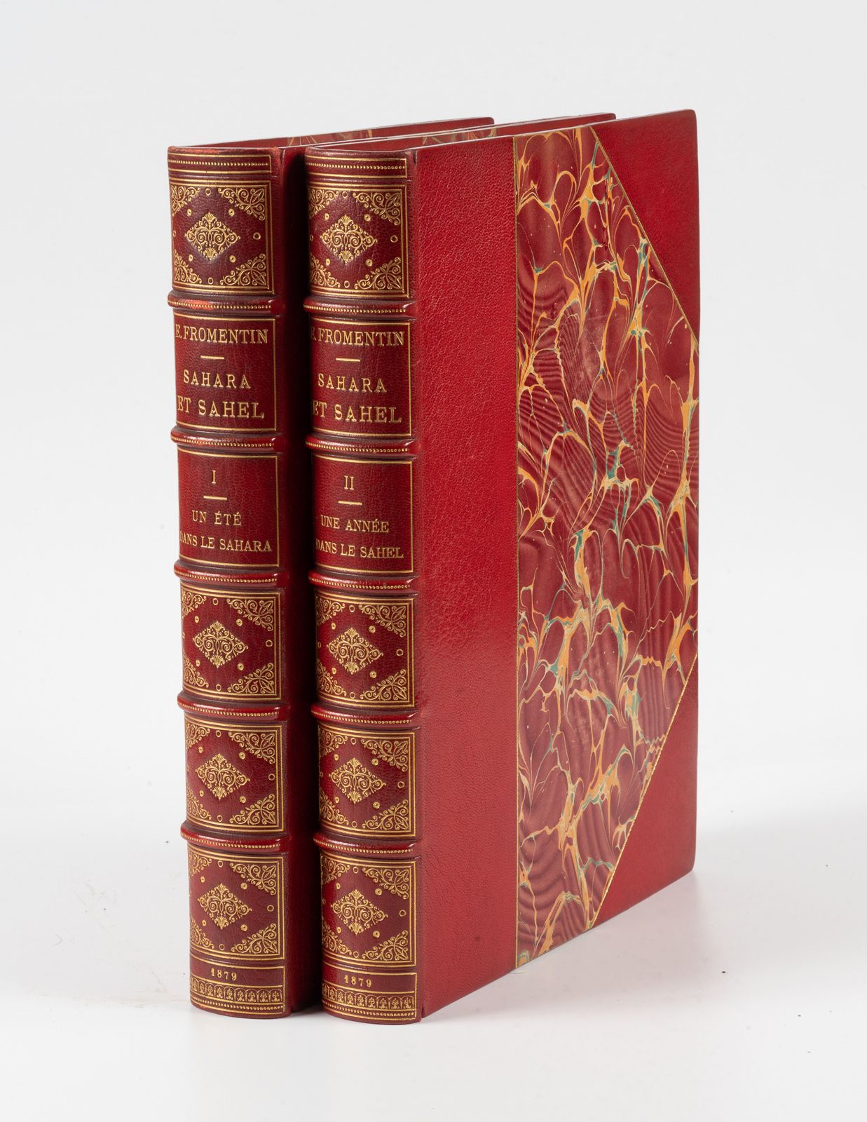 FROMENTIN (Eugène). 弗洛芒廷（Eugène）。 
撒哈拉的一个夏天。- 在萨赫勒的一年。 
巴黎，普隆，1879年。2卷，半圆形红色马洛尼卡&hellip;