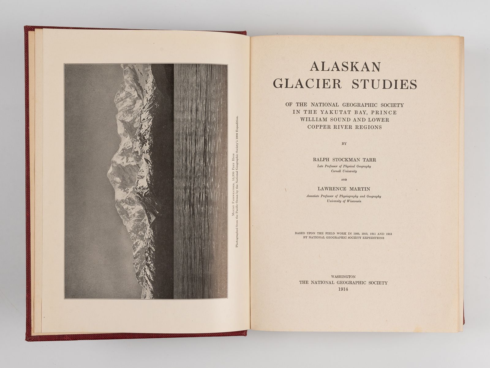 TARR et MARTIN. TARR和MARTIN。
阿拉斯加冰川研究。
华盛顿，国家地理学会，1914年。8开本，酒红色布面出版商。 
从1909年到19&hellip;