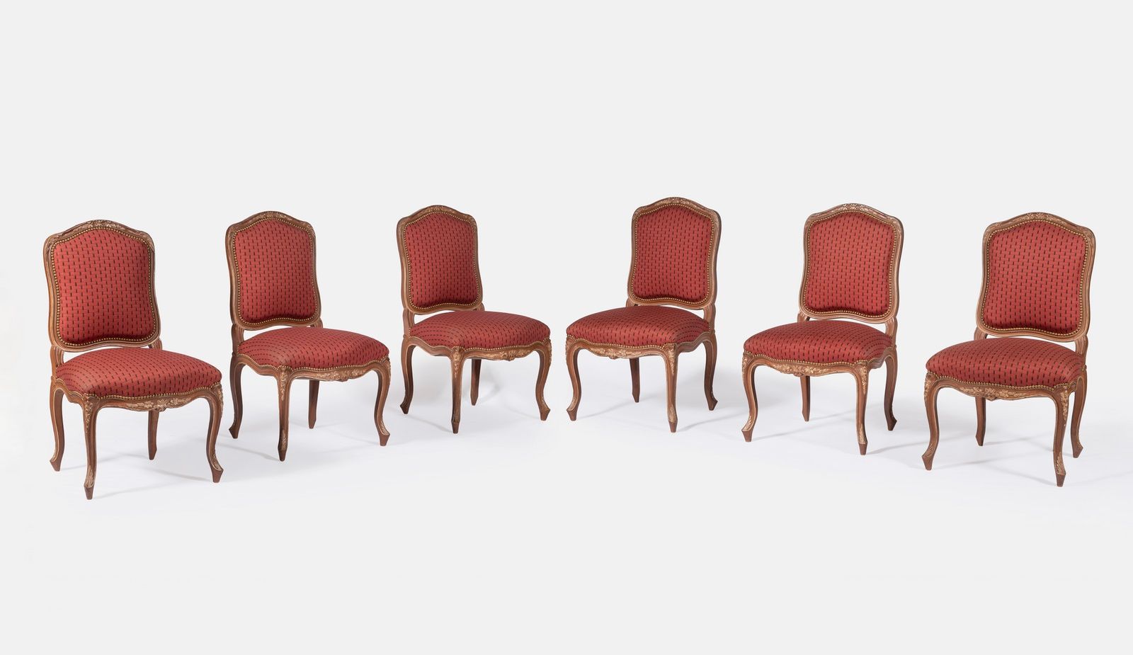 Null Suite de six chaises à la Reine en bois mouluré, sculpté, patiné et soulign&hellip;
