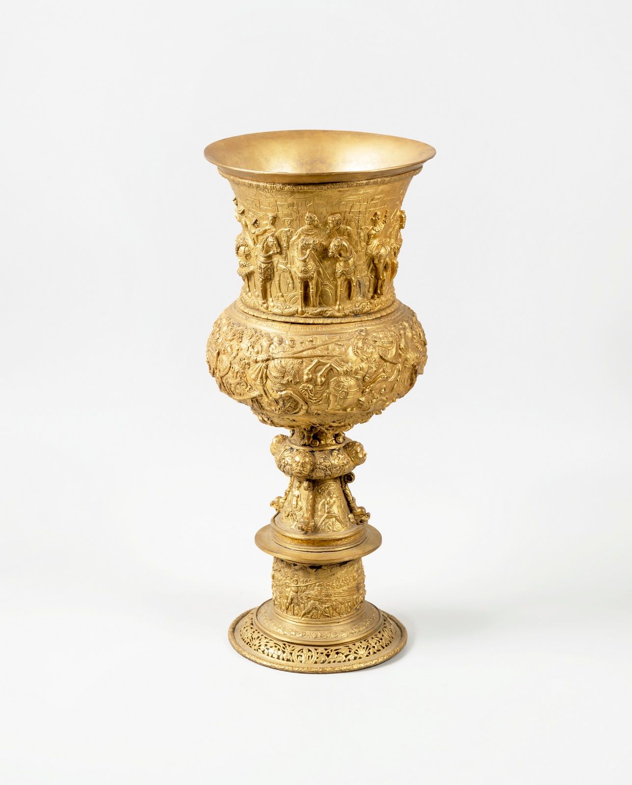 Null 一个铜合金花瓶，经过galva-noplasty处理，分为三个不相连的部分，以低浮雕的方式展示了1525年的帕维亚之战，底部装饰有心形的美德。
19世&hellip;